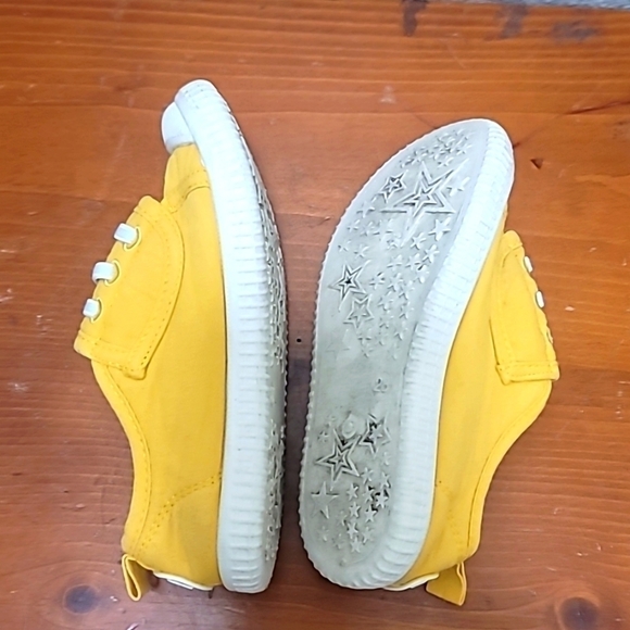 M1&M2 CANVAS CASUAL TODDLER YELLOW FABRIC MATERIAL SNEAKER SIZE 28 US 1.5 - Picture 6 of 8